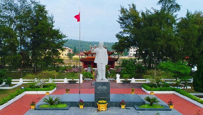 Khu tưởng niệm Chủ tịch Hồ Chí Minh trên đảo Cô Tô